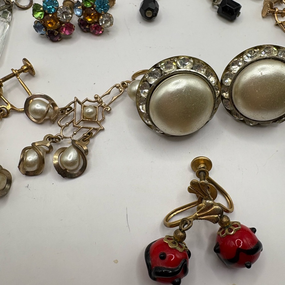 Vintage Screw Back Earrings Lot 12 Pairs Rhinestone Pearl Dangle Costume - Picture 5 of 6